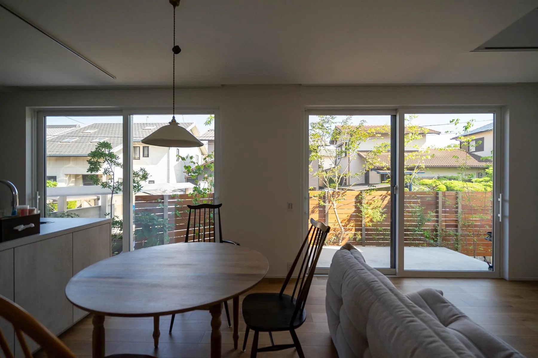 室内と外を緑で繋ぐ、心地よい外構デザイン