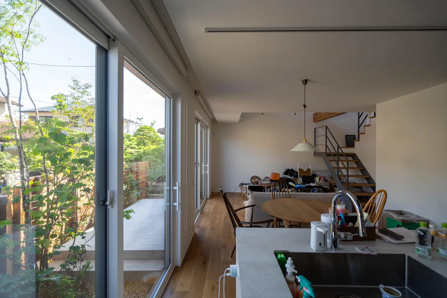 室内と外を緑で繋ぐ、心地よい外構デザイン