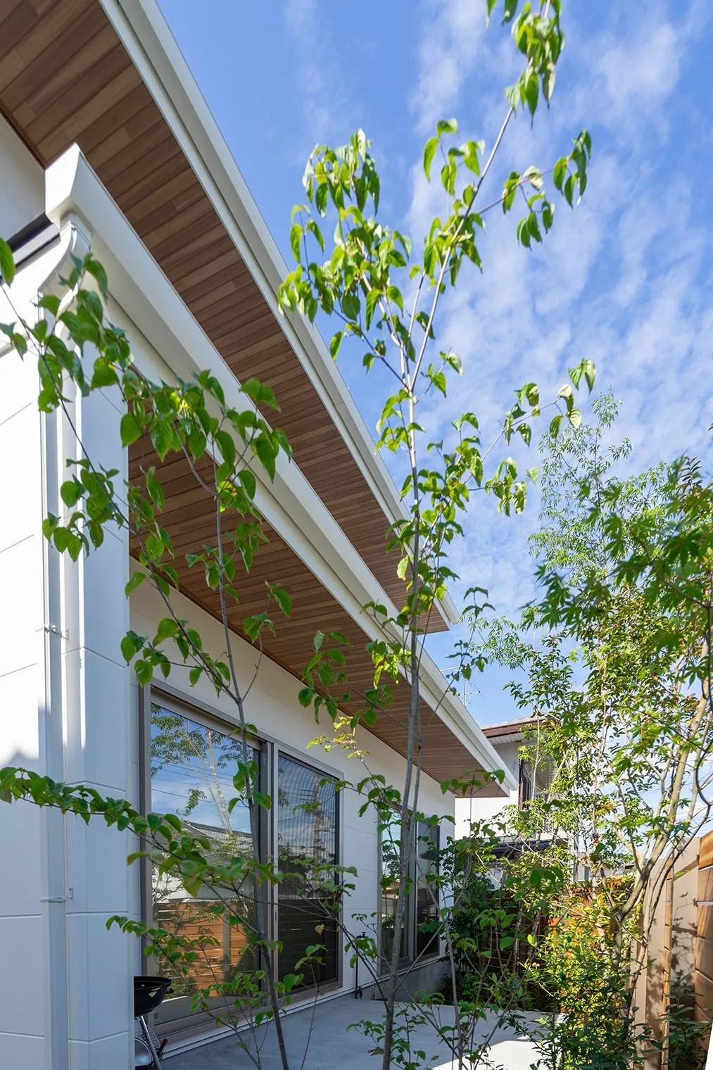 室内と外を緑で繋ぐ、心地よい外構デザイン