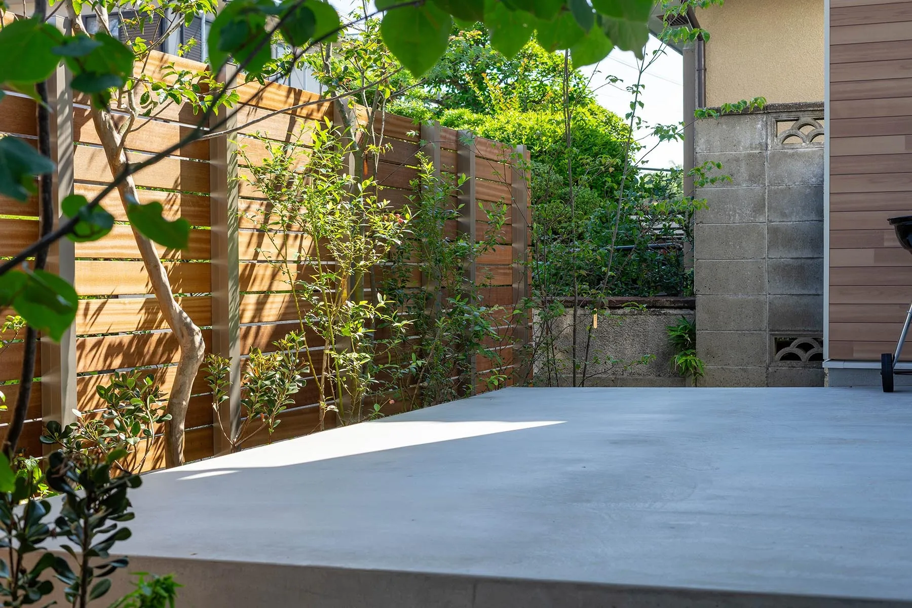 室内と外を緑で繋ぐ、心地よい外構デザイン