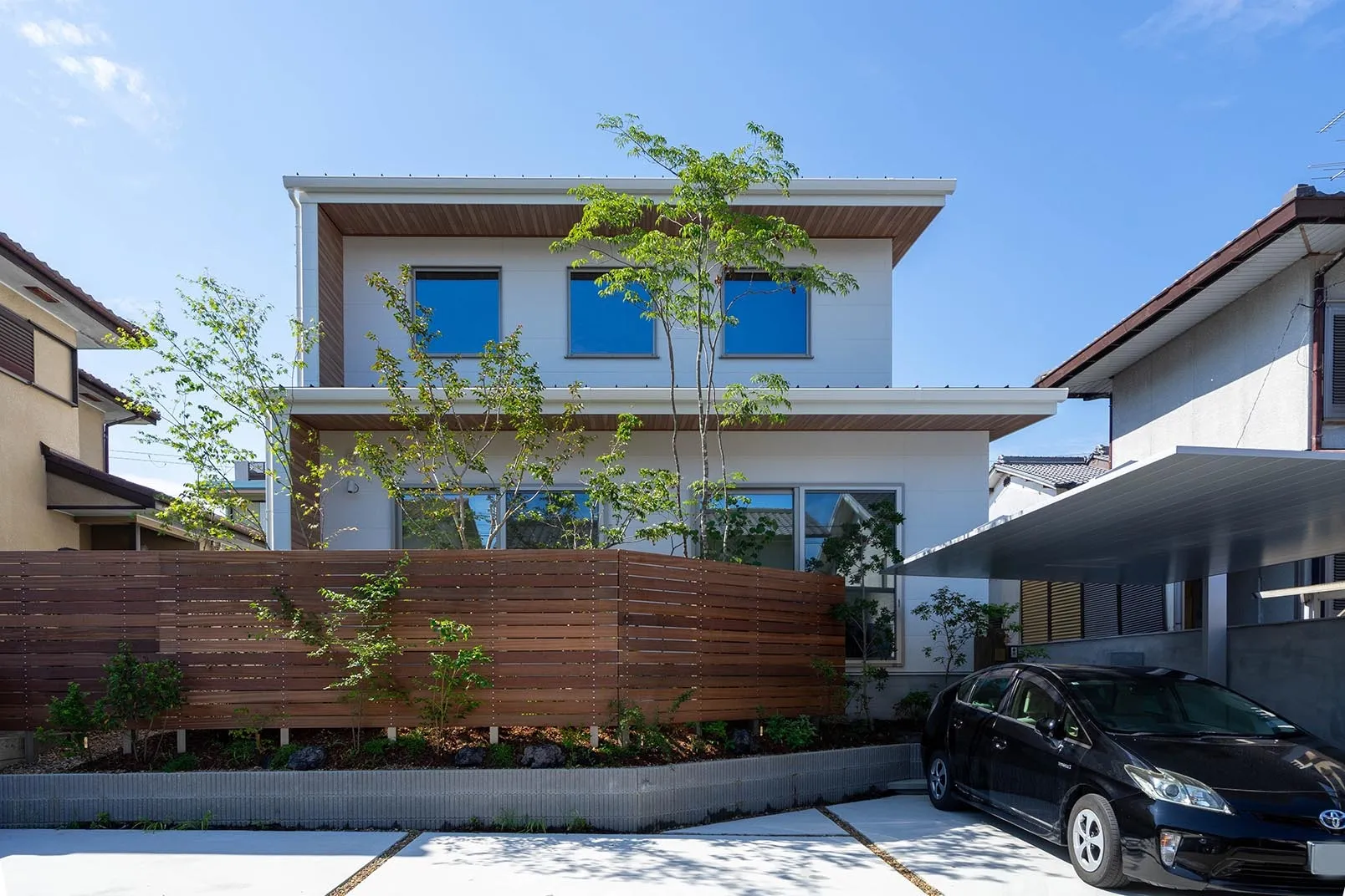 室内と外を緑で繋ぐ、心地よい外構デザイン