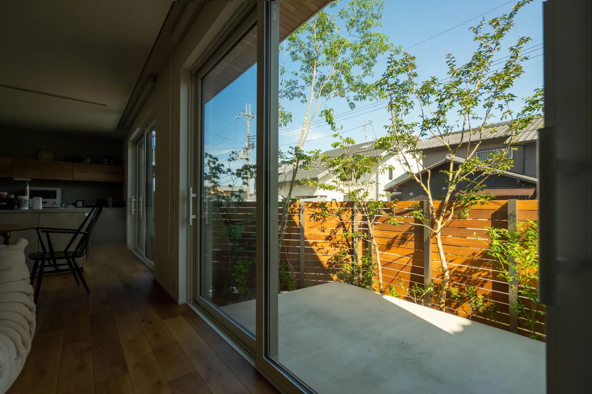 室内と外を緑で繋ぐ、心地よい外構デザイン